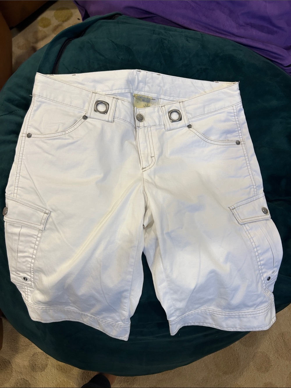 Athleta women’s White Cargo Shorts sz 8